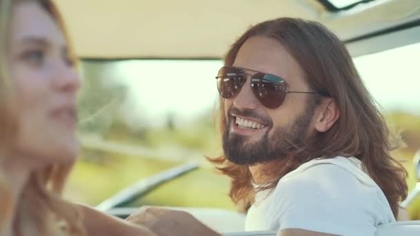 Friends Traveling In Car In Summer, Having Fun. Happy Smiling Young Friends Enjoying Summer Travel. Handsome Man And Beautiful Woman Enjoying Trip In Retro Bus On Summer Vacation. - Záběry, video