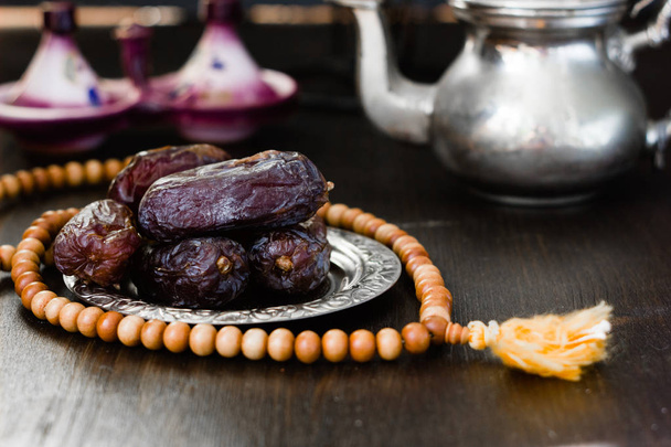 Data owoce na blachy w miesiącu ramadan iftar otwarcie - Zdjęcie, obraz
