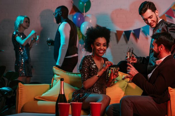 Multiracial friends having party with drinks in decorated room - Foto, afbeelding