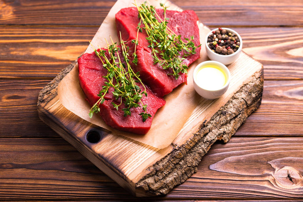 Fresh raw beef tenderloin and marbled steaks with seasoning - Foto, immagini