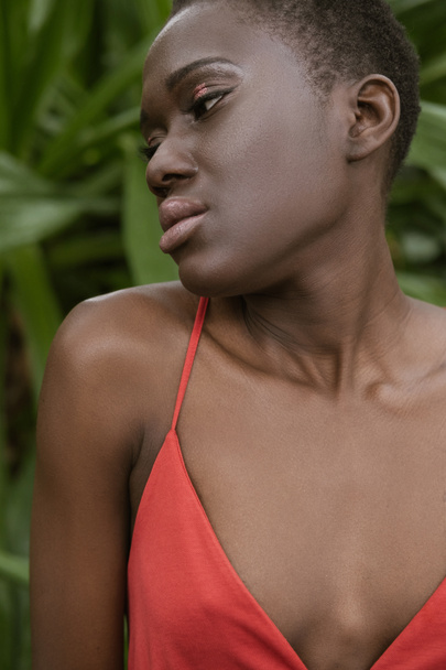 beautiful fashionable african american woman with short hair - Valokuva, kuva