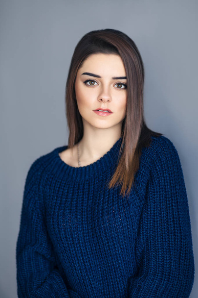 fashion portrait of beautiful brunette young girl on gray studio background - Fotografie, Obrázek