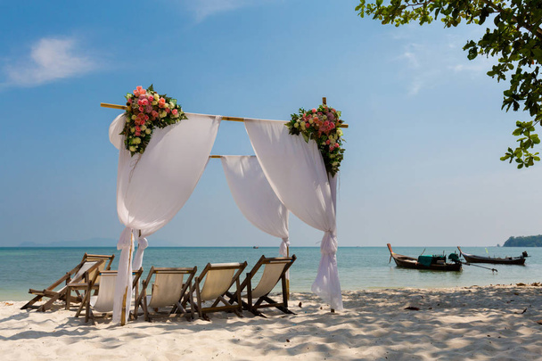 Lugar de casamento na ilha tropical
 - Foto, Imagem