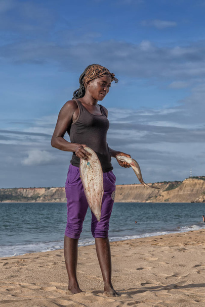 CABOLEDO/ANGOLA - 24 MAR 2018 - African woman selling fish on the beach of Cabo ledo, Angola. Africa. - Photo, Image
