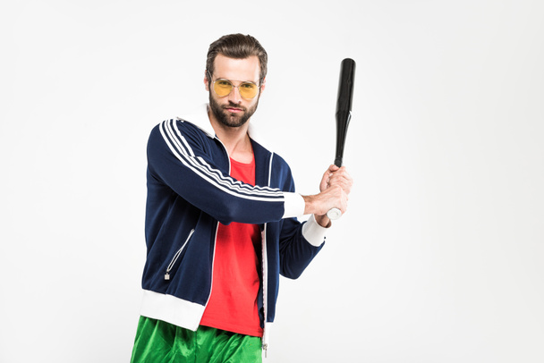 retro sportsman in sunglasses holding baseball bat, isolated on white - Foto, Imagem