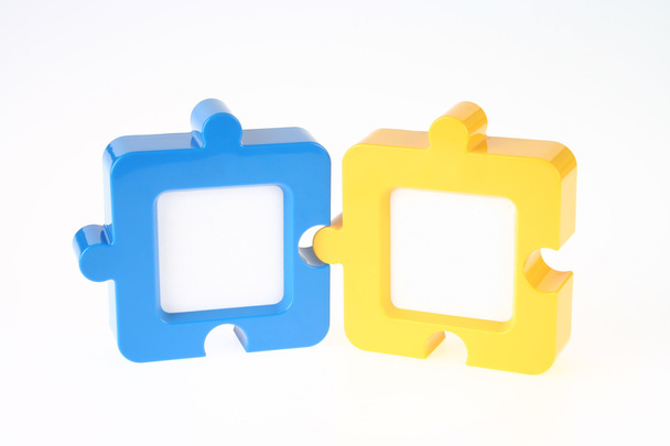 Paar Fotorahmen in Puzzleform in blau und gelb - Foto, Bild