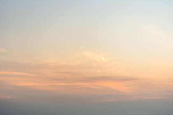 Прекрасний блакитний небо під час світанку
 - Фото, зображення