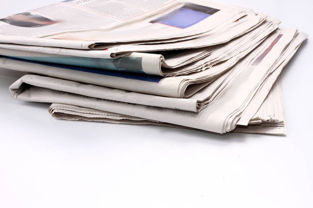 Gazeteler masada yığını - Fotoğraf, Görsel