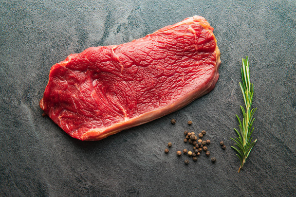 Fresh raw beef meat. - Zdjęcie, obraz