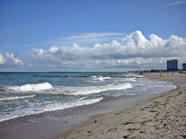 Отдых на побережье Балтийского моря
 - Фото, изображение