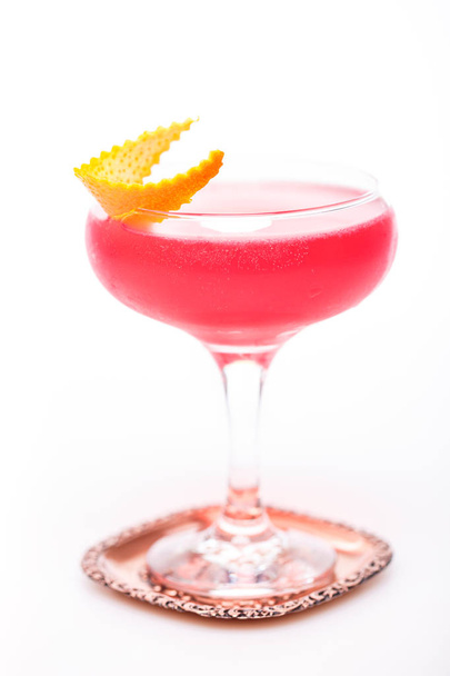 stilvoller Cocktail auf weißem Hintergrund - Foto, Bild