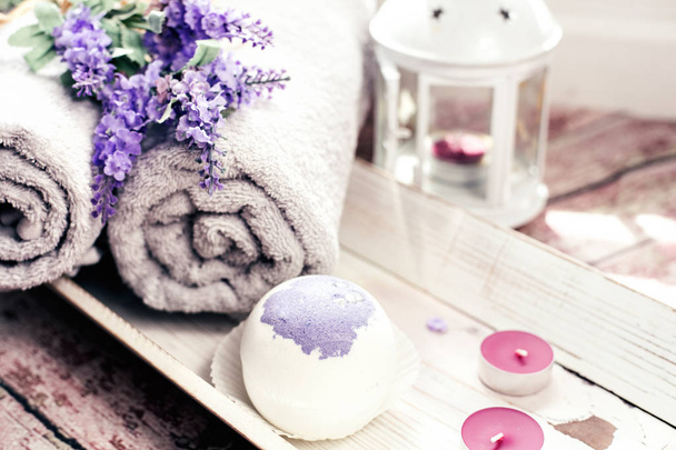 Bombas de baño con flores de lavanda hechas a mano
 - Foto, Imagen