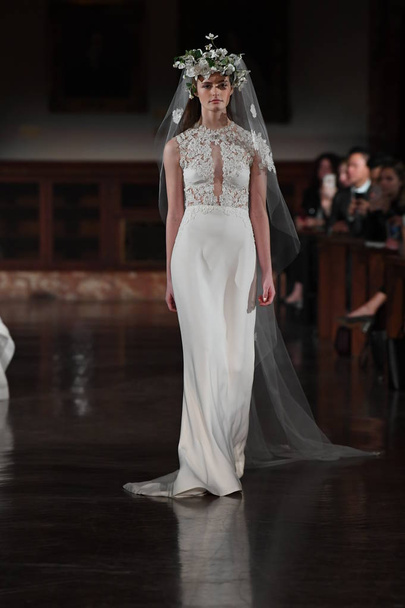 NEW YORK, NY - APRIL 12: A model walks the runway wearing Reem Acra Spring 2019 Bridal Collection at the New York Public Library on April 12, 2018 in New York City.  - Φωτογραφία, εικόνα