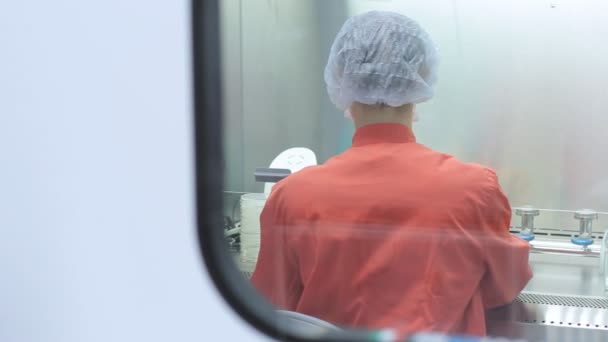 Γυναίκες επιστήμονες που εργάζονται στο εργαστήριο. Βιολογικές δοκιμές φαρμάκων - Πλάνα, βίντεο