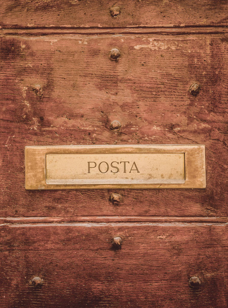 オルヴィエート、ローマ郊外、イタリアのドアに看板を掲載します。  - 写真・画像