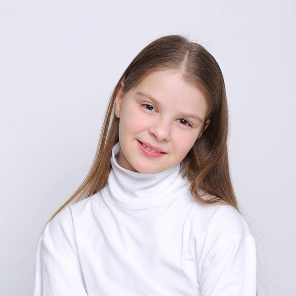 Studio portrait of european caucasian teen girl - Foto, afbeelding
