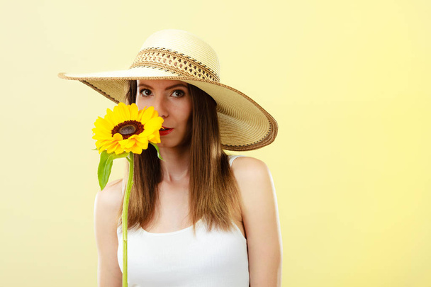 portrait attractive woman with sunflower - Fotó, kép
