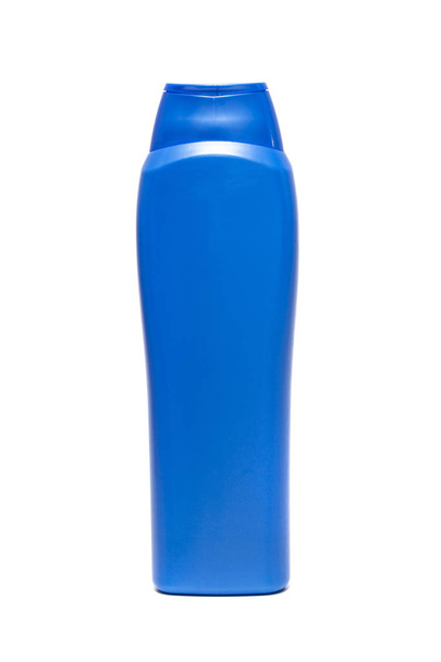 blaue Kunststoff-Shampoo-Behälter isoliert auf weißem Hintergrund. - Foto, Bild