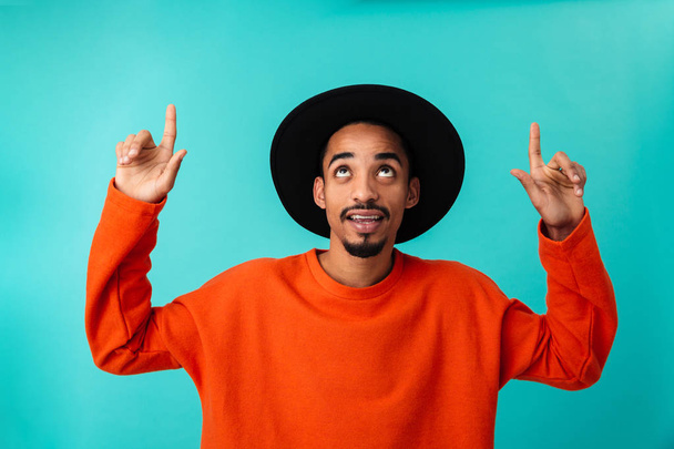 Portrait of a cheerful young afro american man in hat - Фото, зображення