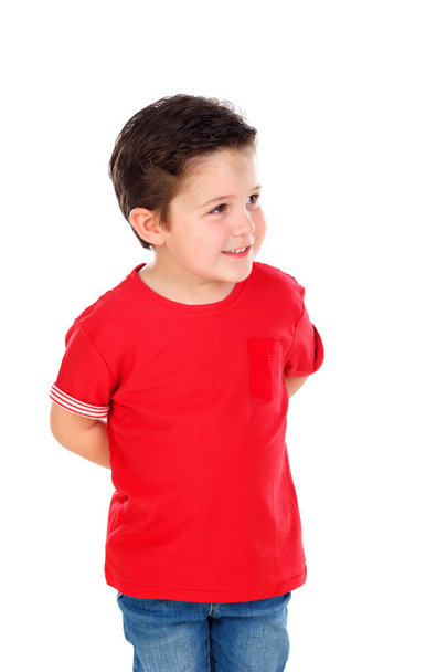 Aranyos fiú boldog piros póló jelentő elszigetelt fehér background - Fotó, kép