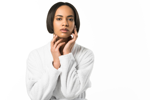 bella donna afroamericana tenera con pelle perfetta, isolata su bianco
 - Foto, immagini