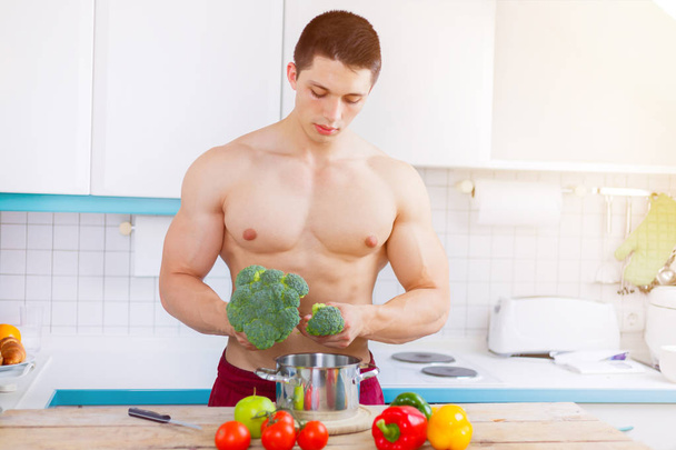 Cooking healthy meal bodybuilder man vegetables copyspace eating - Fotó, kép