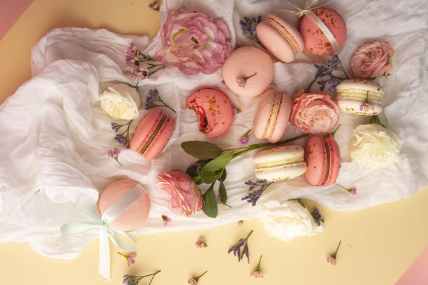 Pink and white macaroons cakes with big and small flower buds ar - Fotó, kép