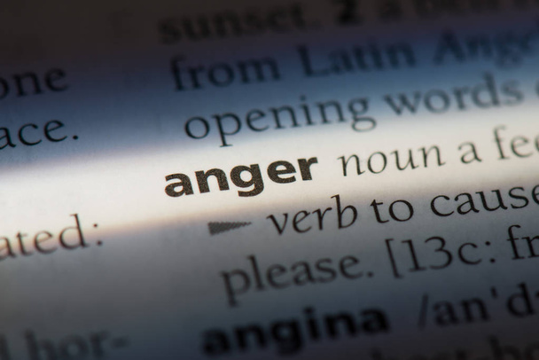 Hněv slovo ve slovníku. Hněv koncept - Fotografie, Obrázek