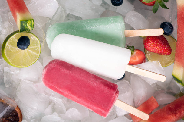 Homemade  popsicles on ice and fruits, top view - Fotografie, Obrázek