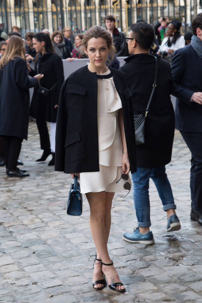 PARIS, FRANCE - MARCH 4, 2016: Riley Keough arrives at the Christian Dior show as part of the Paris Fashion Week Womenswear Fall/Winter 2016/2017  - Fotoğraf, Görsel