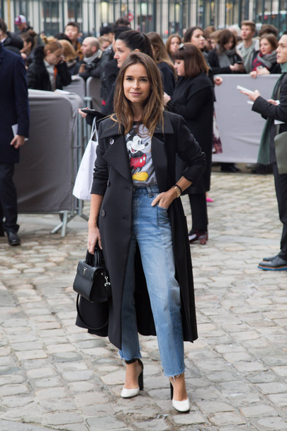 PARIS, FRANCE - MARCH 4, 2016: Miroslava Duma is seen arriving at Dior fashion show during Paris Fashion Week : Womenswear Fall Winter 2016/2017 - 写真・画像