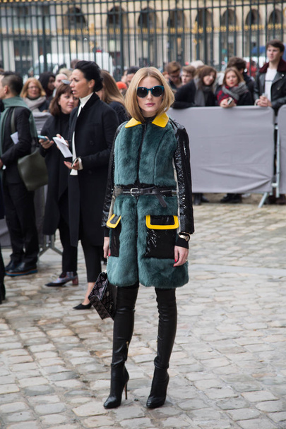 PARIS, FRANCE - MARCH 4, 2016: Olivia Palermo is seen arriving at Dior fashion show during Paris Fashion Week : Womenswear Fall Winter 2016/2017 - Фото, изображение