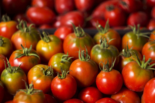 Red ripe tomatoes with cuttings, top view, background - Foto, Imagen