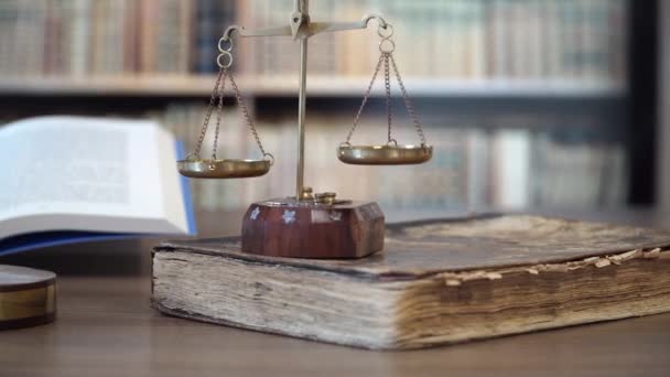 Derecho, sistema jurídico y justicia
 - Metraje, vídeo