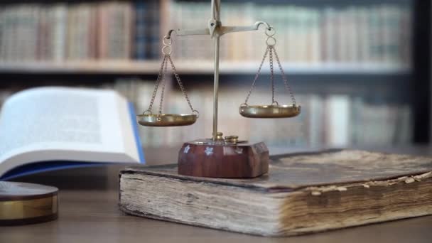 Dörömböl marok bírósági bíró - Felvétel, videó