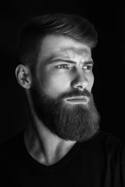Black and white image of confidence attractive hipster - Фото, зображення