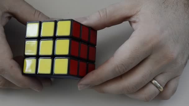 Turin, Piedmont region, Italy. April 19, 218. This legendary puzzle was invented in 1974 by architect Erno Rubik. Video ful hd in which the cube is observed and manipulated. - Imágenes, Vídeo