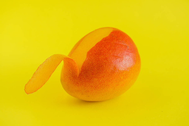 ripe fresh mango, close up - Fotoğraf, Görsel
