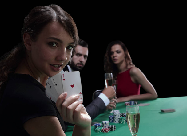 Portrait of the female gambler at the poker table with cards - Foto, Bild