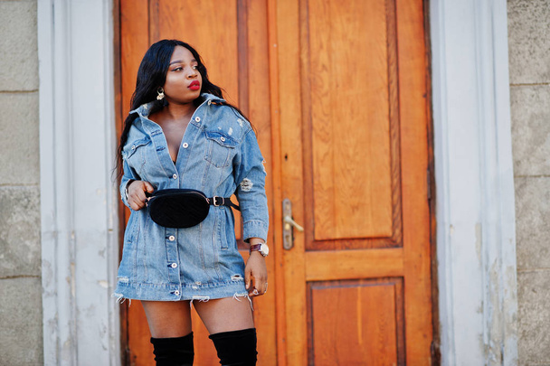 African american girl in jeans dress posed on streets of city. B - Photo, Image