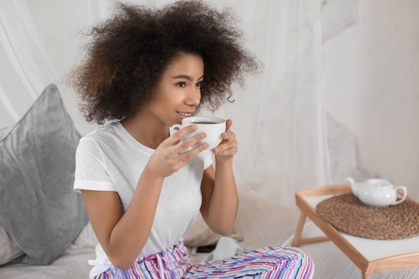Beautiful African-American woman drinking tea at home - Foto, Imagem