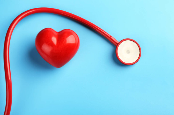 Stethoscope with small heart on color background - Foto, Imagen