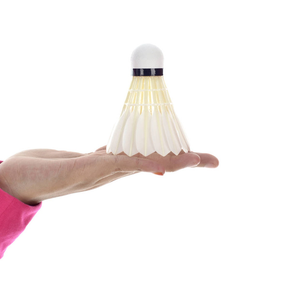 ręka trzyma wolant badmintona na białym tle - Zdjęcie, obraz