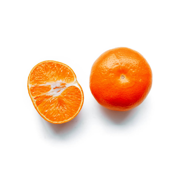 izolované řezané mandarinky - Fotografie, Obrázek