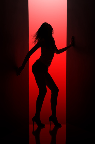 Silhouette of dancing girl - Foto, Bild