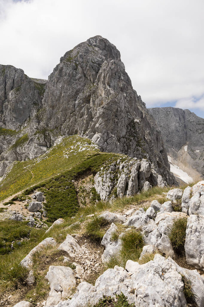 Górskie krajobrazy Parku Narodowego Durmitor w Dynarskie, Czarnogóra - Zdjęcie, obraz