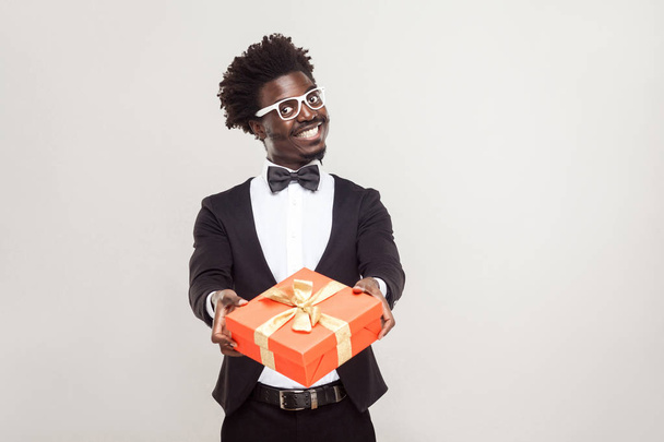romantic african american businessman showing gift box  - Фото, изображение