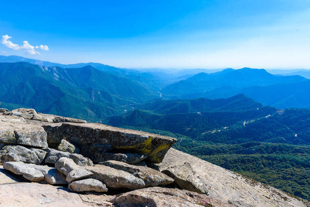 View from the Moro Rock - Hiking in Sequoia National Park, California, USA - Foto, imagen