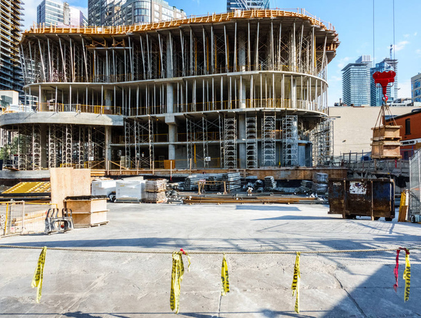 W budowie budynku, Toronto, Kanada - Zdjęcie, obraz