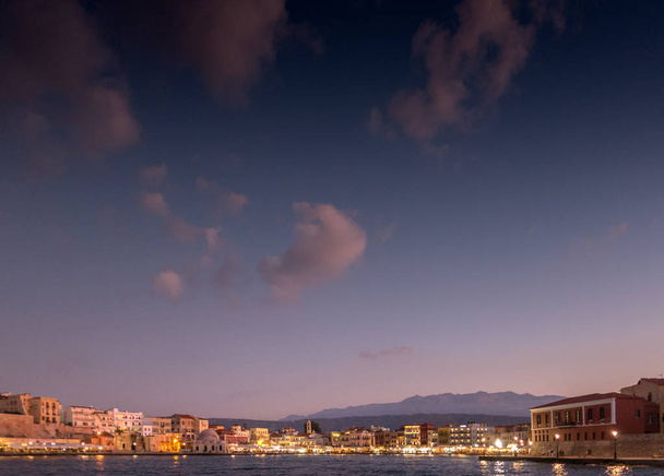 Вид на город издалека, Ханья, Крит, Греция
 - Фото, изображение